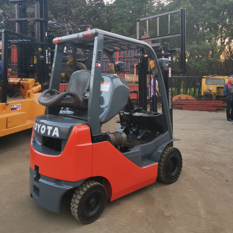 Routine Gabelbreite 1,5 Tonnen Diesel Toyota FD15 Gabelstapler mit 2 Stufen 3 Meter in Shanghai