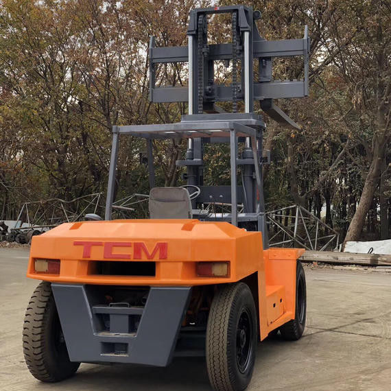 FD100 TCM Gabelstapler 10 Tonnen in gutem Zustand mit Dieselmotor und Routinegabelbreite