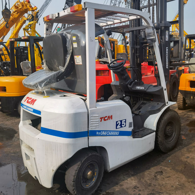 Gebrauchtes TCM 2,5-Tonnen-Diesel-Forklift FD25 mit Dieselmotor in Routineabmessungen