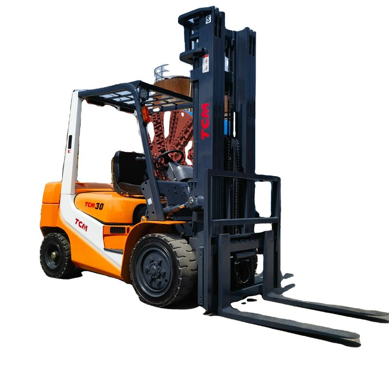 TCM FD30T6 3 Tonnen schwerer Gabelstapler mit Drei-Fork- und Seitenverschiebung im Shanghai Yard